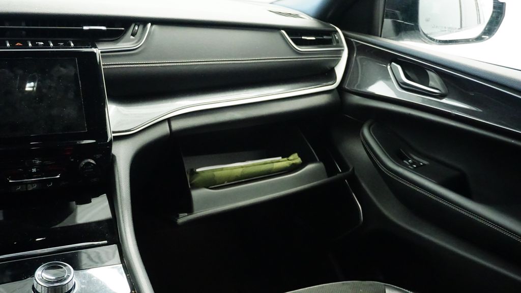 Thumbnail: 2022 Jeep Grand Cherokee L - 24