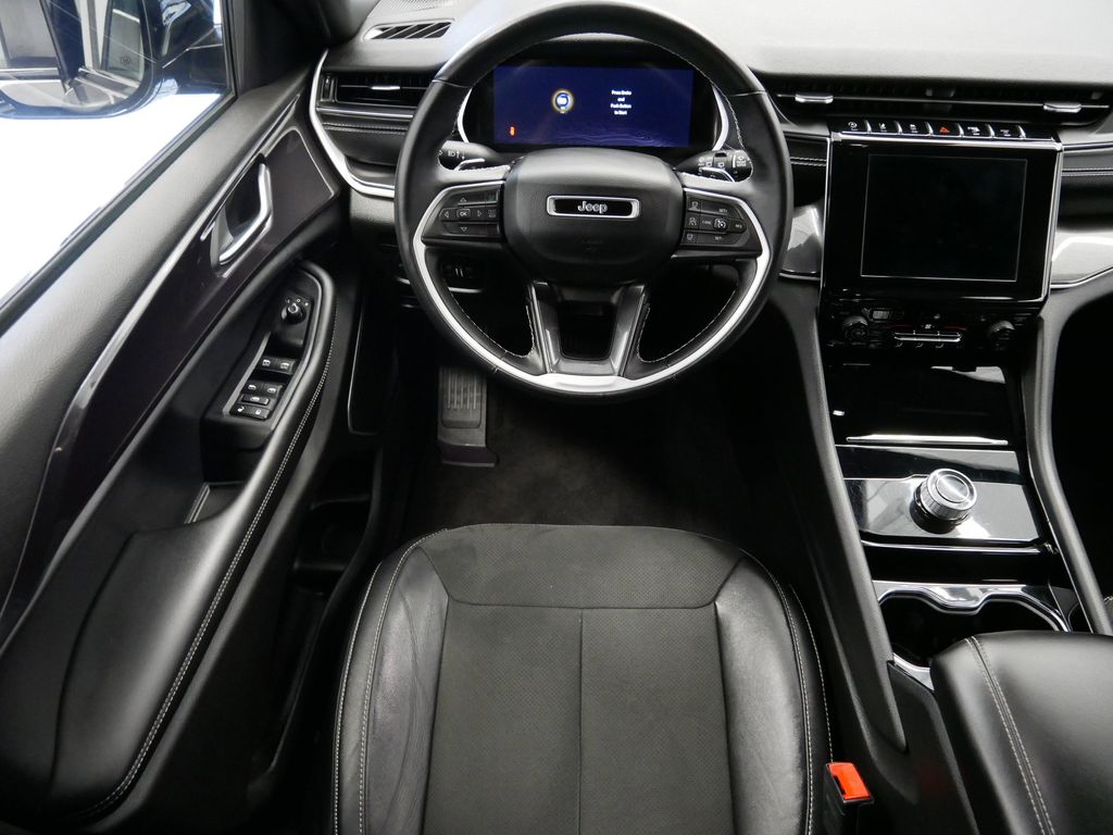 2022 Jeep Grand Cherokee L Laredo 9