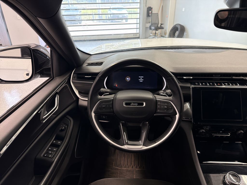 Thumbnail: 2022 Jeep Grand Cherokee L - 9