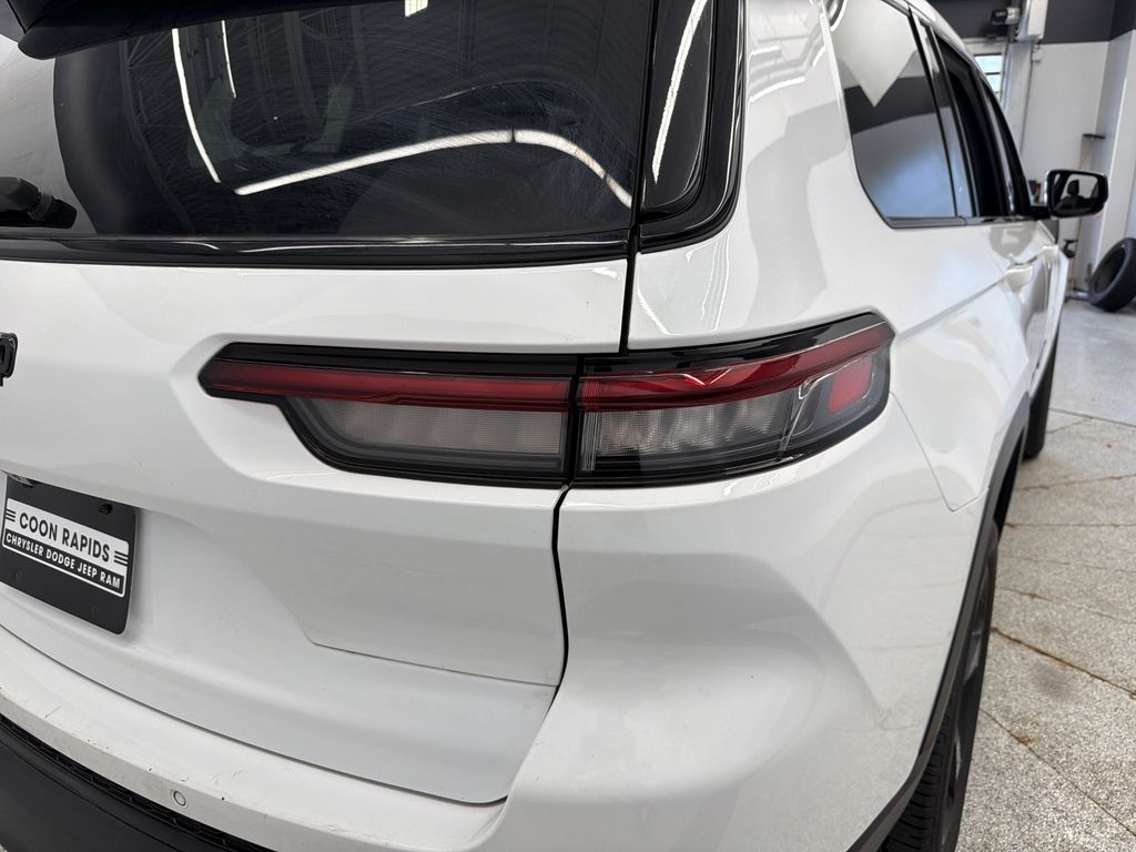 Thumbnail: 2022 Jeep Grand Cherokee L - 21