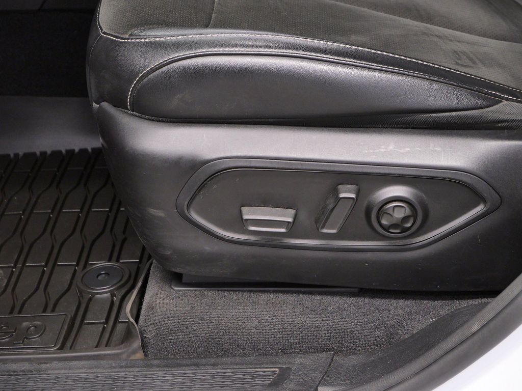 Thumbnail: 2022 Jeep Grand Cherokee L - 19