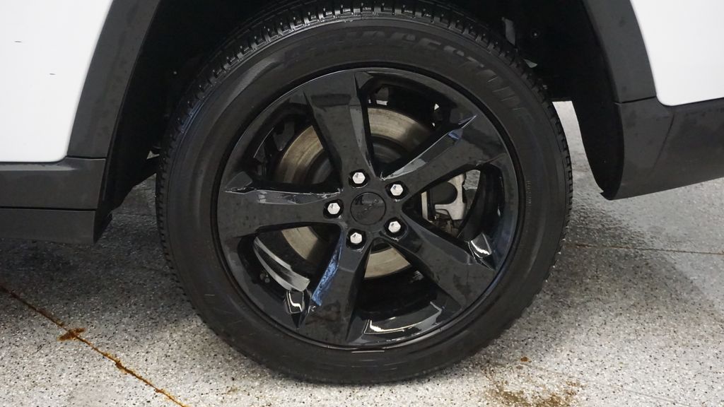 Thumbnail: 2023 Jeep Grand Cherokee L - 8