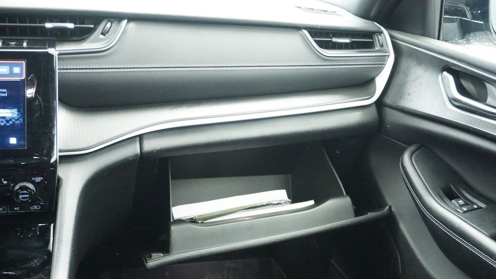 Thumbnail: 2023 Jeep Grand Cherokee L - 28