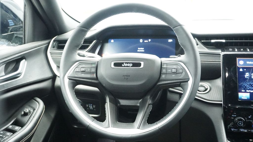 Thumbnail: 2023 Jeep Grand Cherokee L - 9