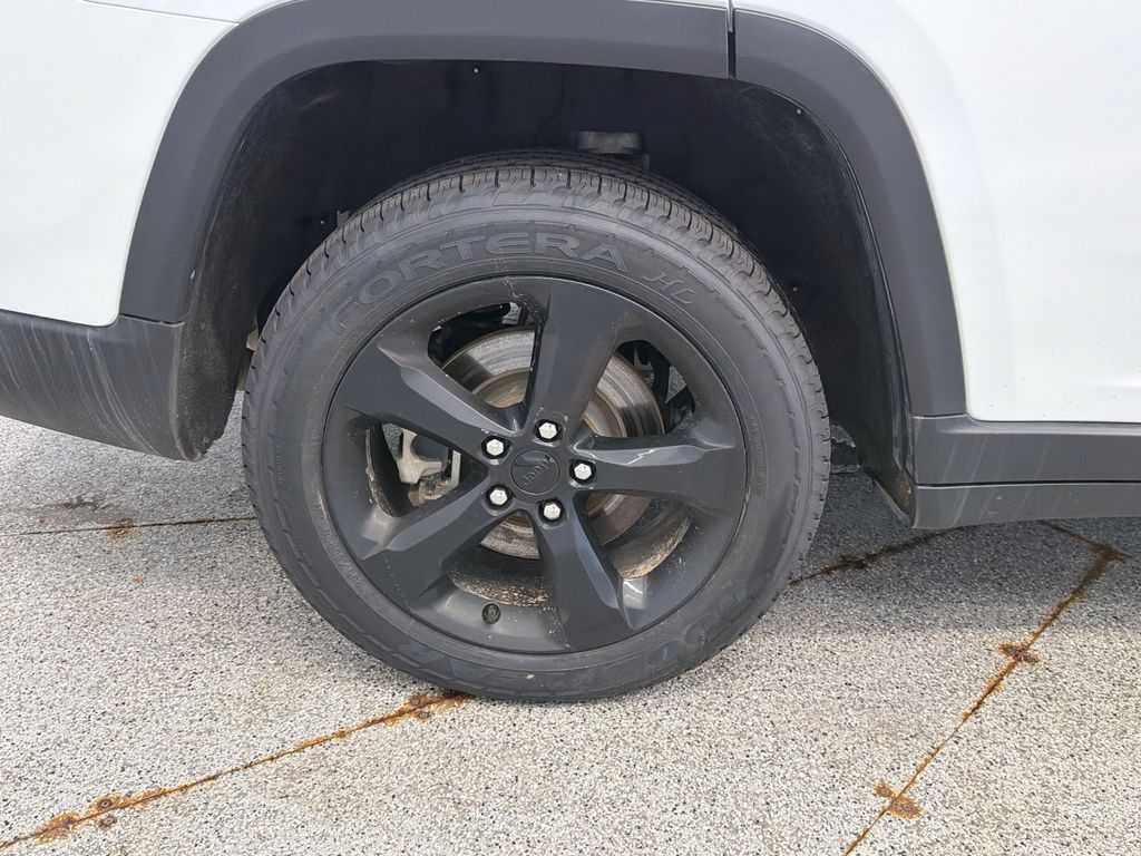 Thumbnail: 2023 Jeep Grand Cherokee L - 18
