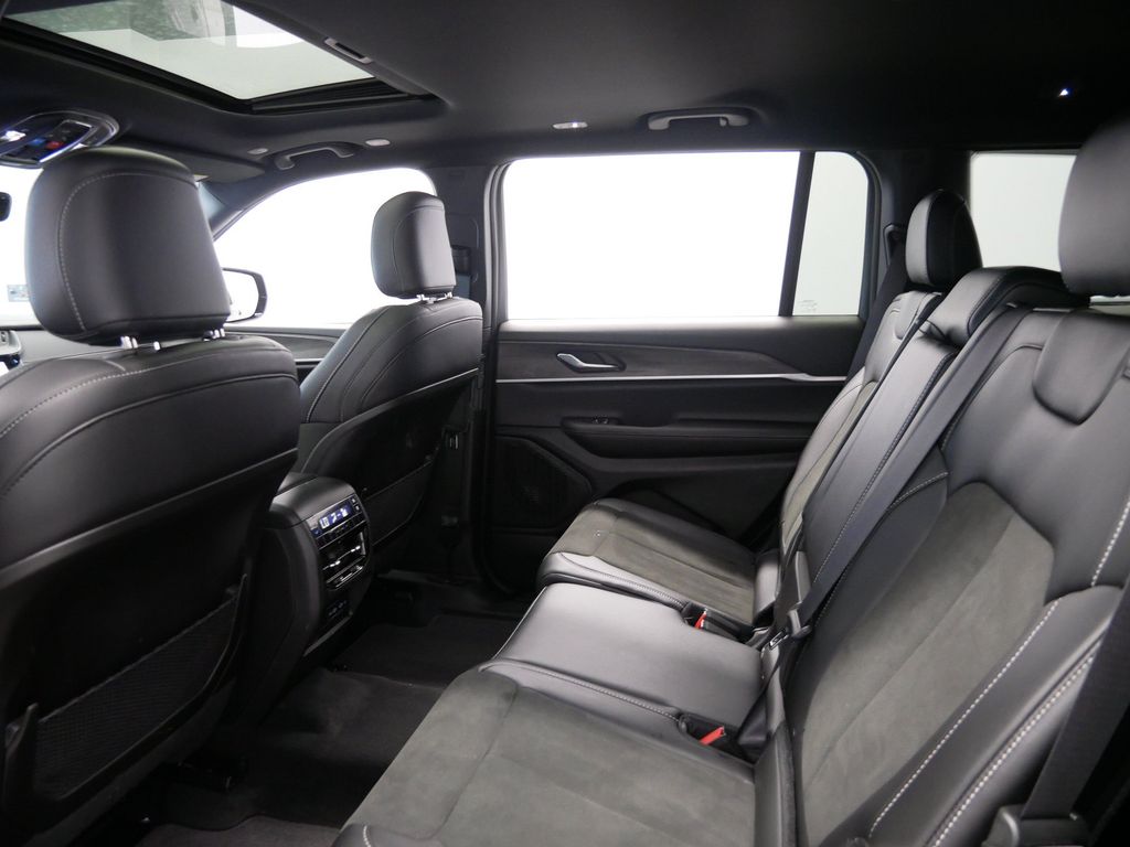Thumbnail: 2026 Jeep Grand Cherokee L - 10