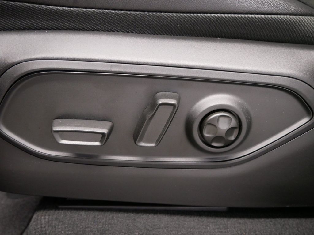 Thumbnail: 2026 Jeep Grand Cherokee L - 21