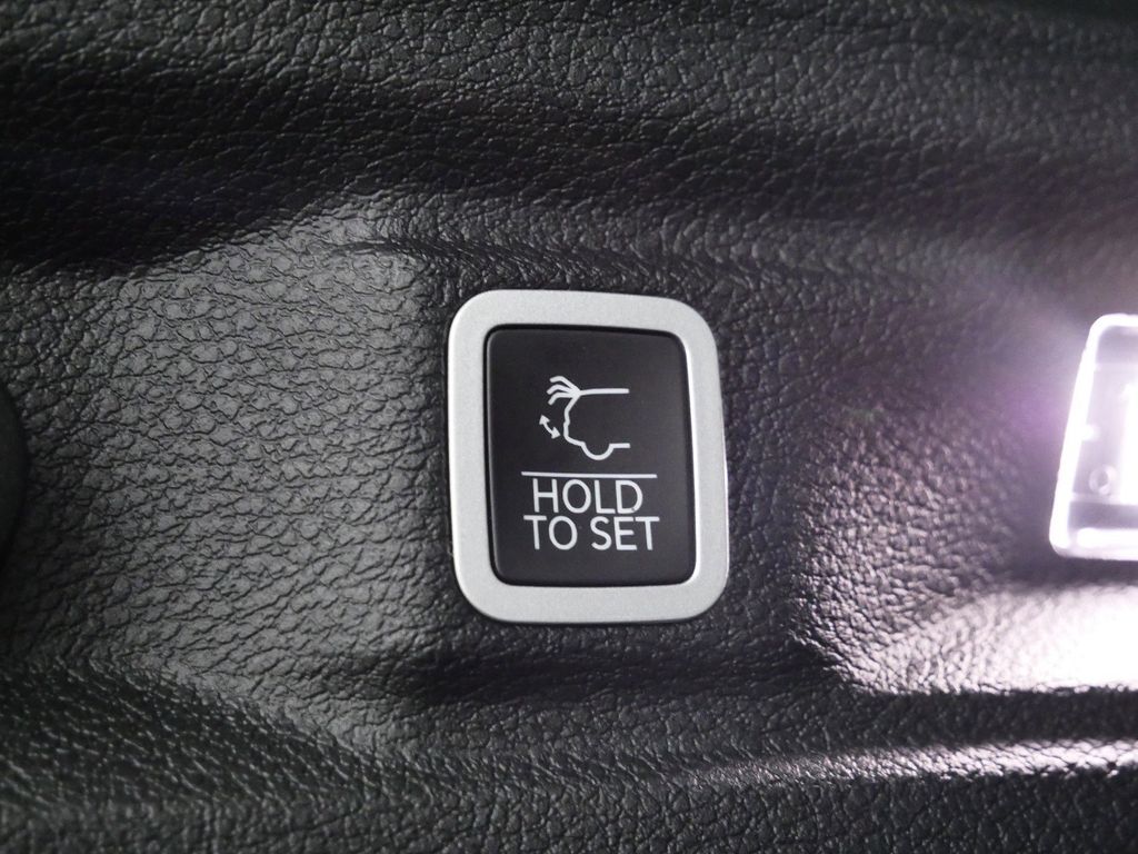 Thumbnail: 2025 Jeep Grand Cherokee L - 30