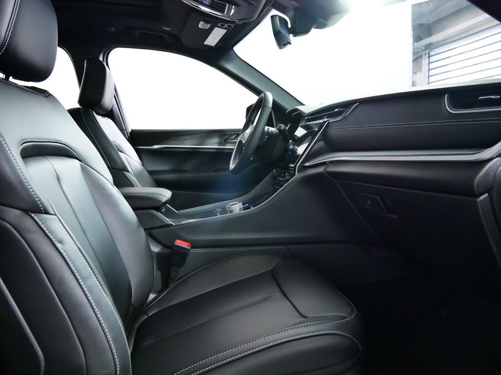 Thumbnail: 2025 Jeep Grand Cherokee L - 9