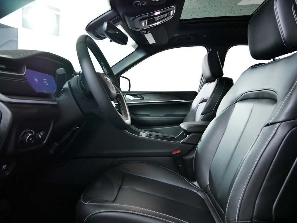 Thumbnail: 2025 Jeep Grand Cherokee L - 34