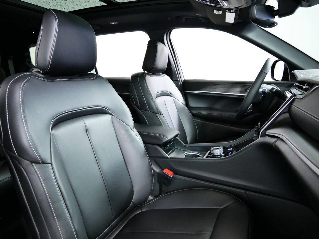 Thumbnail: 2025 Jeep Grand Cherokee L - 10