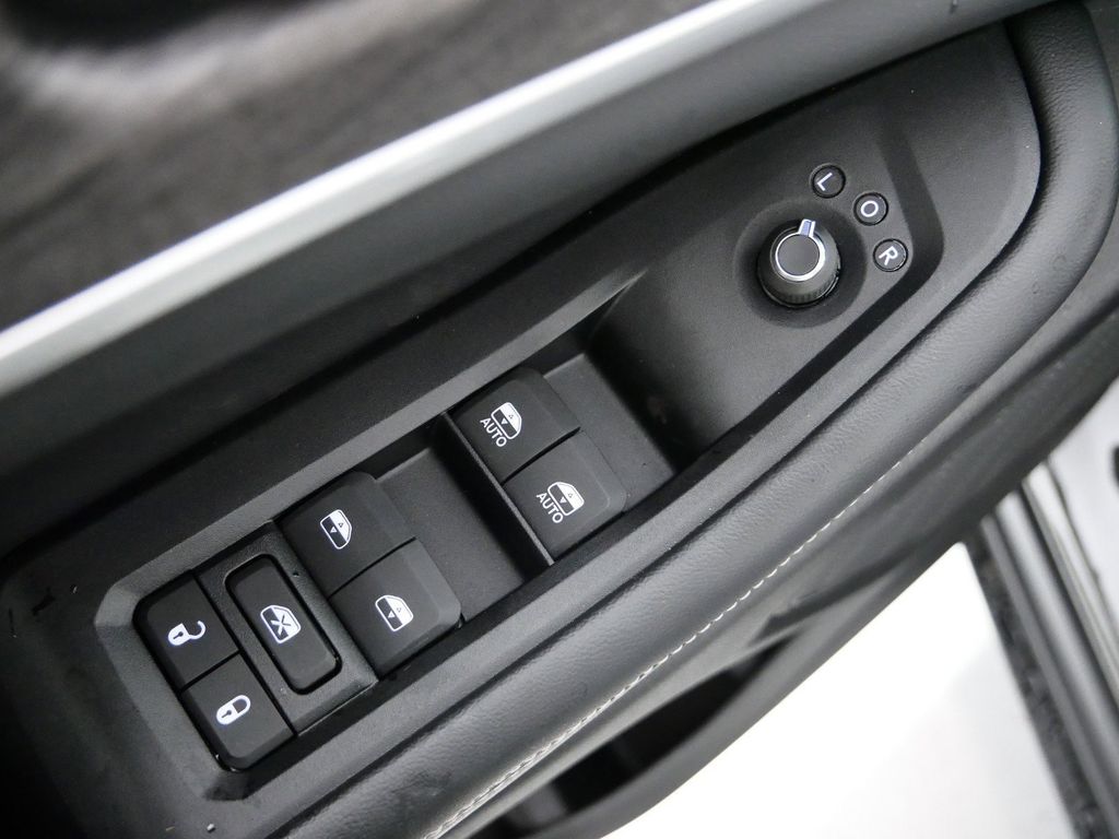 Thumbnail: 2025 Jeep Grand Cherokee L - 36