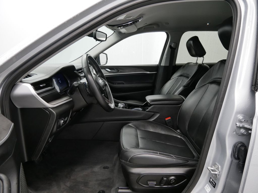 2022 Jeep Grand Cherokee L Limited Edition 9