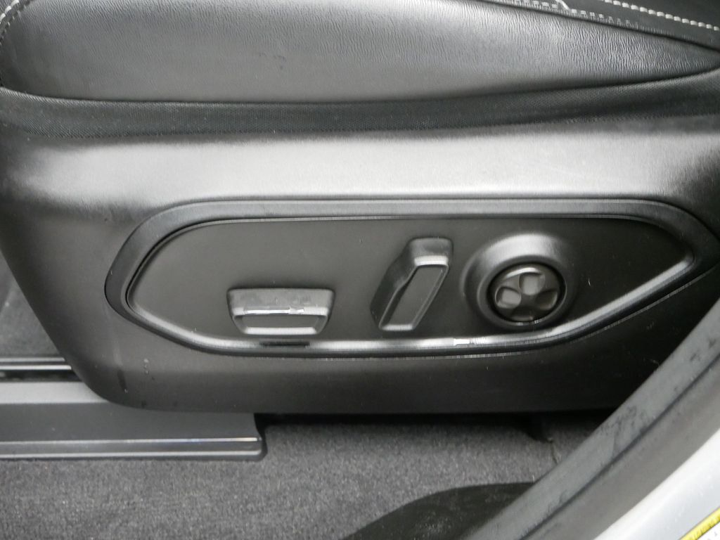 2022 Jeep Grand Cherokee L Limited Edition 24