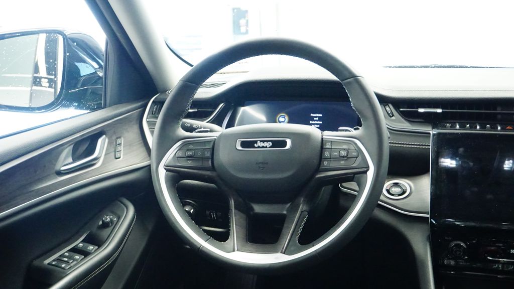 Thumbnail: 2023 Jeep Grand Cherokee L - 9