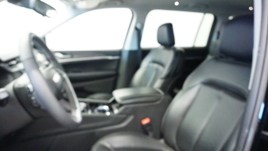 Thumbnail: 2023 Jeep Grand Cherokee L - 10