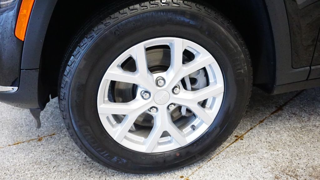 Thumbnail: 2023 Jeep Grand Cherokee L - 8