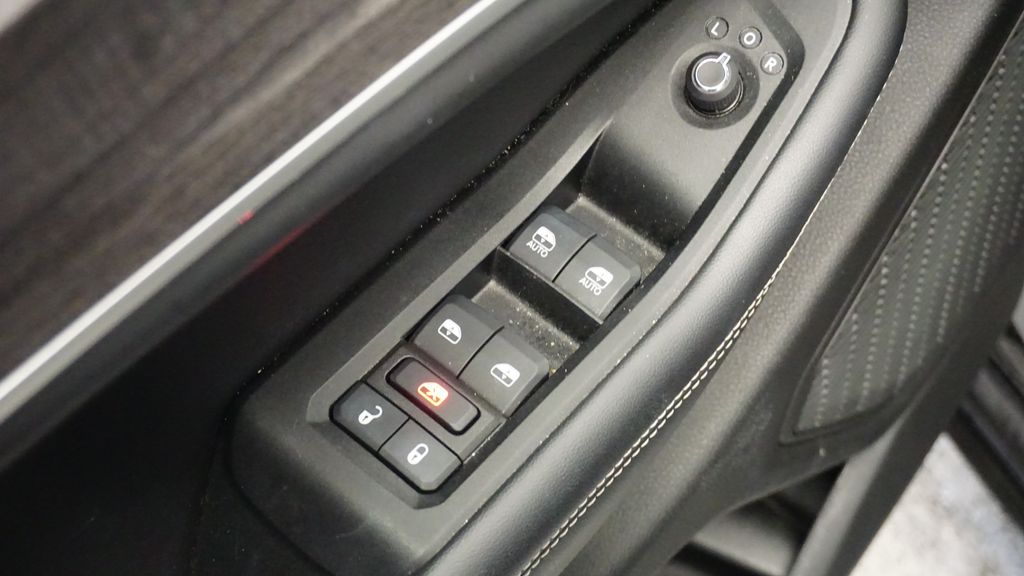 Thumbnail: 2023 Jeep Grand Cherokee L - 28