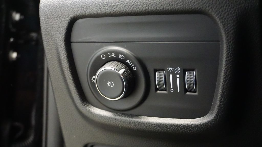 Thumbnail: 2023 Jeep Grand Cherokee L - 30