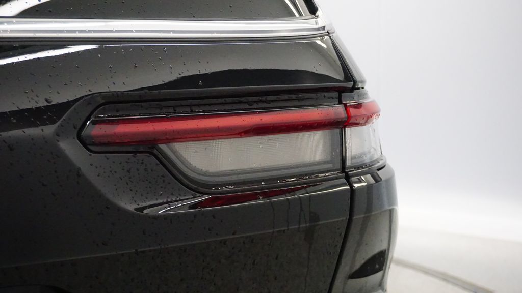 Thumbnail: 2023 Jeep Grand Cherokee L - 21