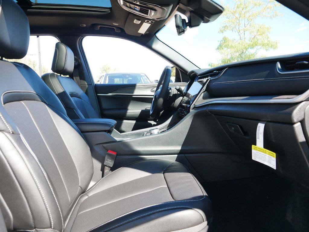 Thumbnail: 2025 Jeep Grand Cherokee L - 9