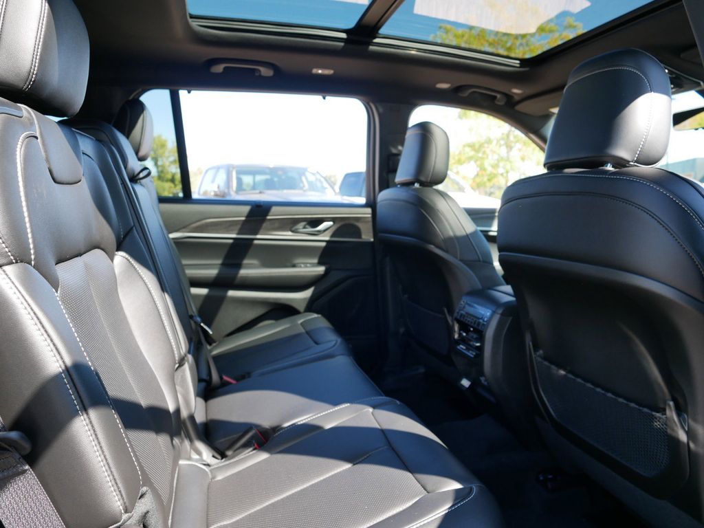 Thumbnail: 2025 Jeep Grand Cherokee L - 11