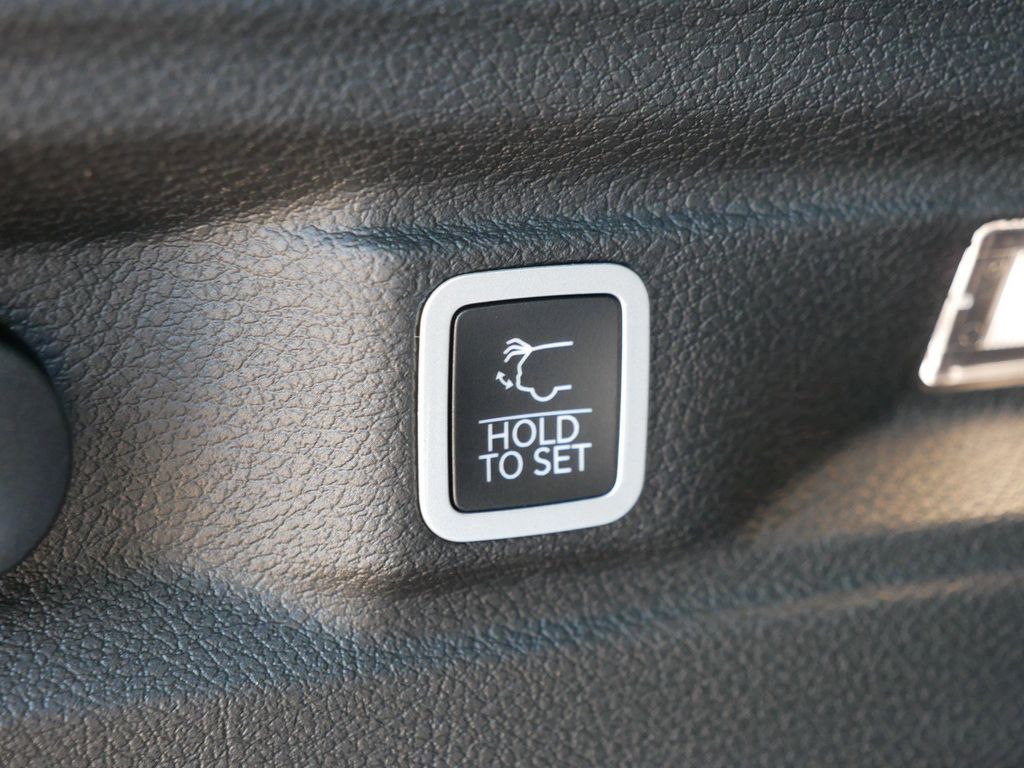 Thumbnail: 2025 Jeep Grand Cherokee L - 30