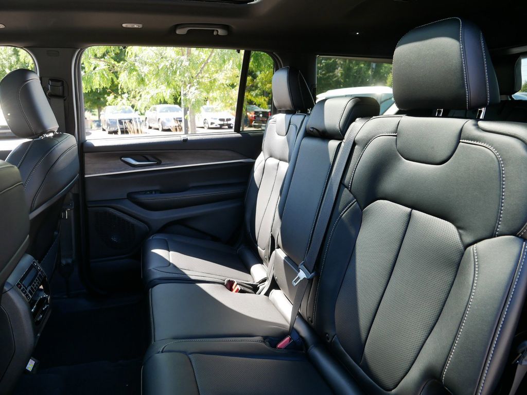 Thumbnail: 2025 Jeep Grand Cherokee L - 32