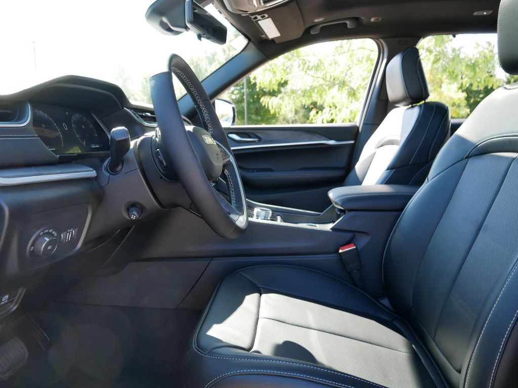 Thumbnail: 2025 Jeep Grand Cherokee L - 34