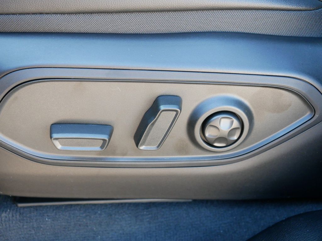 Thumbnail: 2025 Jeep Grand Cherokee L - 38