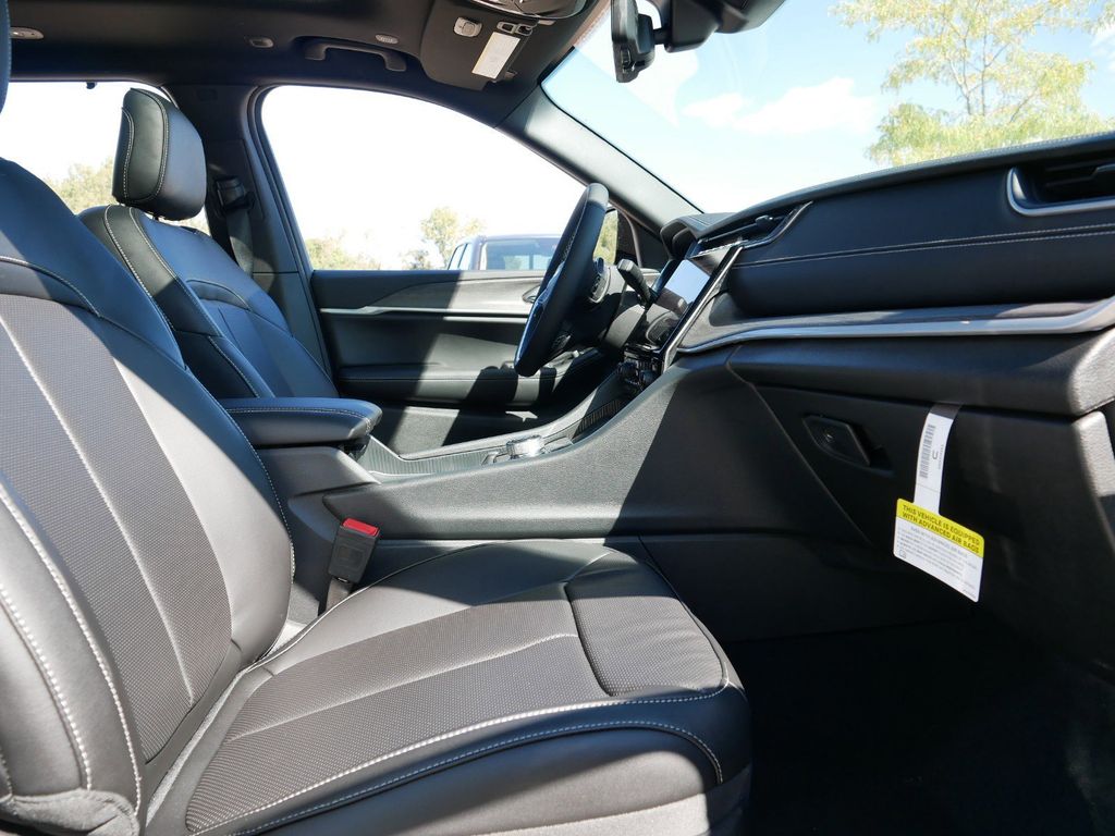 Thumbnail: 2025 Jeep Grand Cherokee L - 10