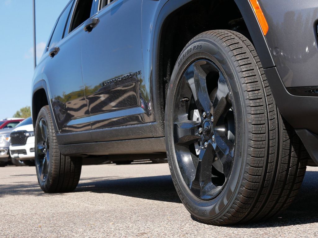 Thumbnail: 2025 Jeep Grand Cherokee L - 8