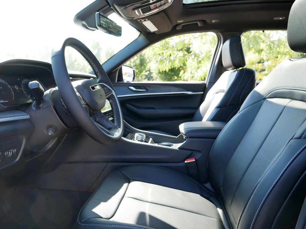 Thumbnail: 2025 Jeep Grand Cherokee L - 35