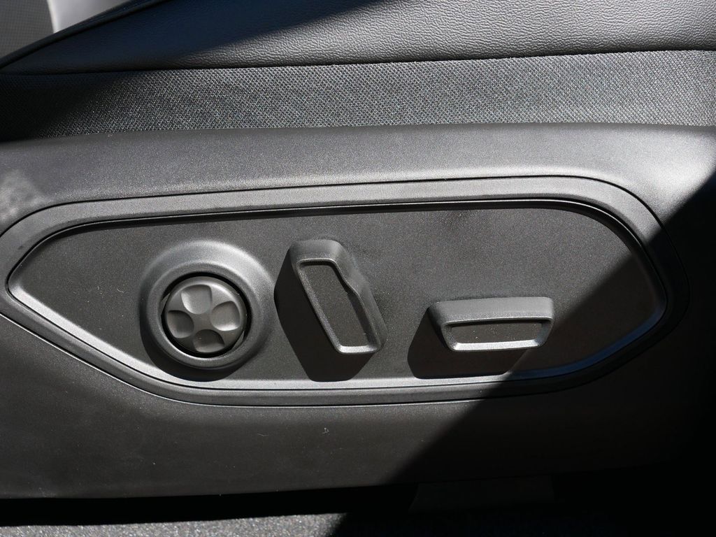 Thumbnail: 2025 Jeep Grand Cherokee L - 28