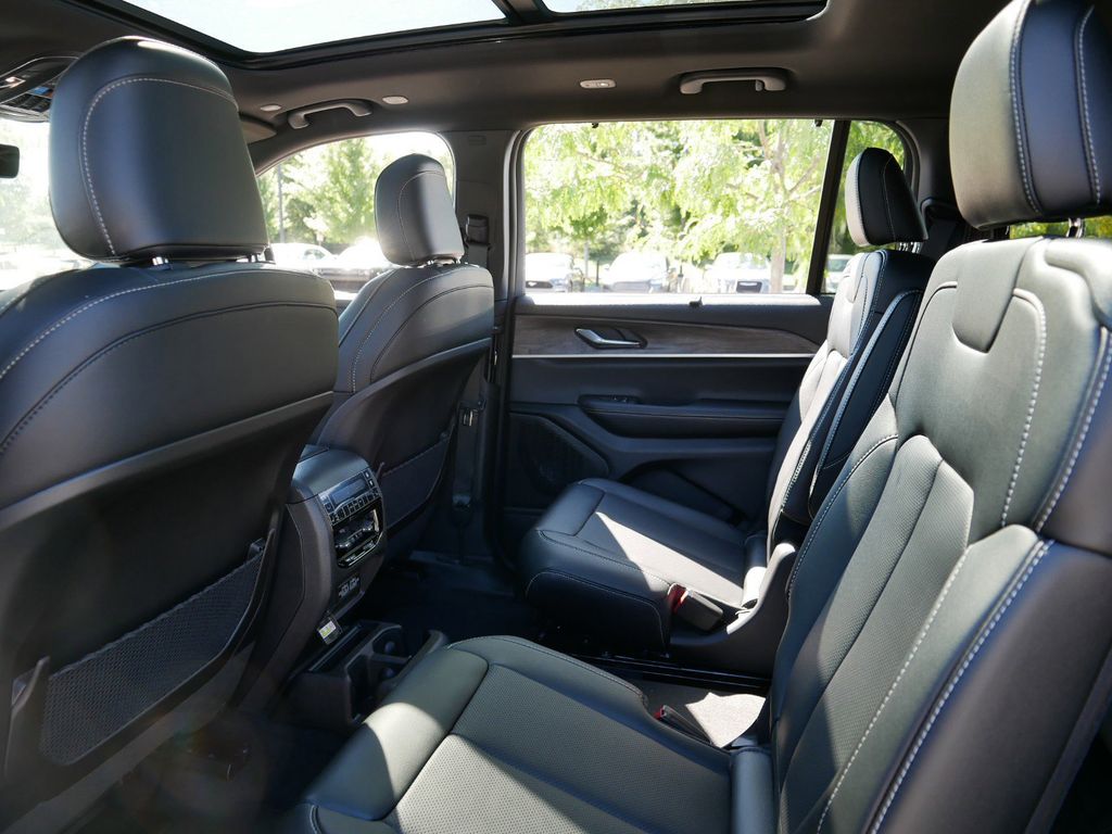 Thumbnail: 2025 Jeep Grand Cherokee L - 32