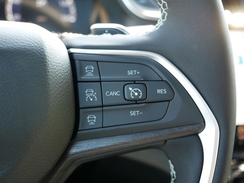 Thumbnail: 2025 Jeep Grand Cherokee L - 41