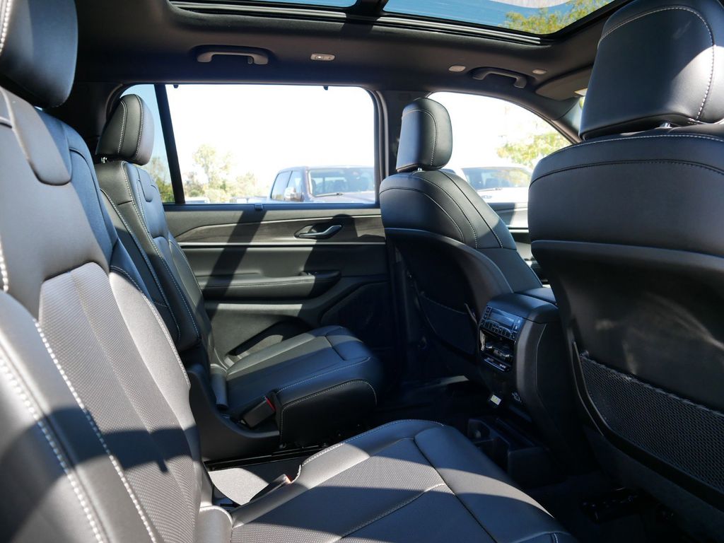 Thumbnail: 2025 Jeep Grand Cherokee L - 12