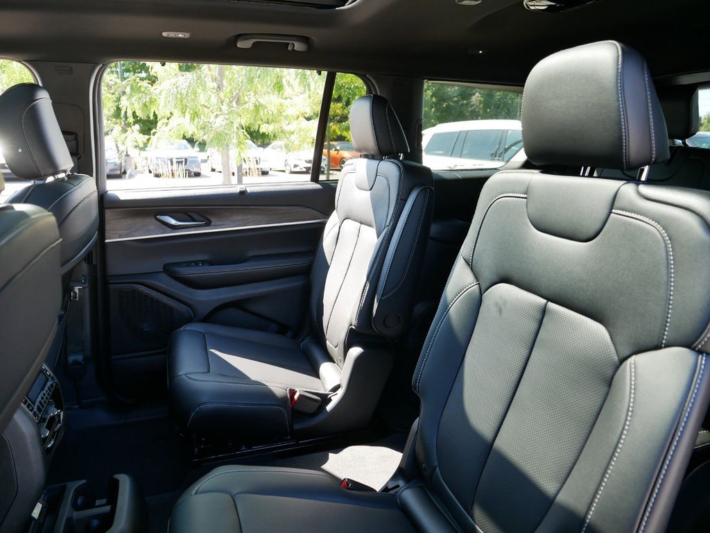 Thumbnail: 2025 Jeep Grand Cherokee L - 33