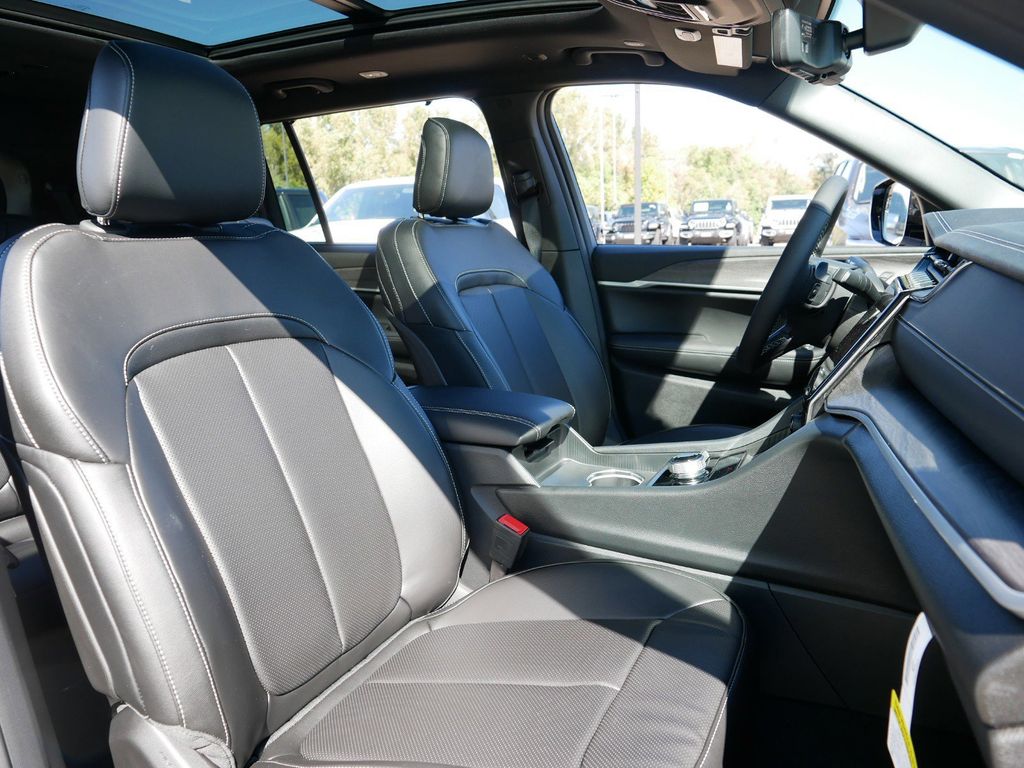 Thumbnail: 2025 Jeep Grand Cherokee L - 11