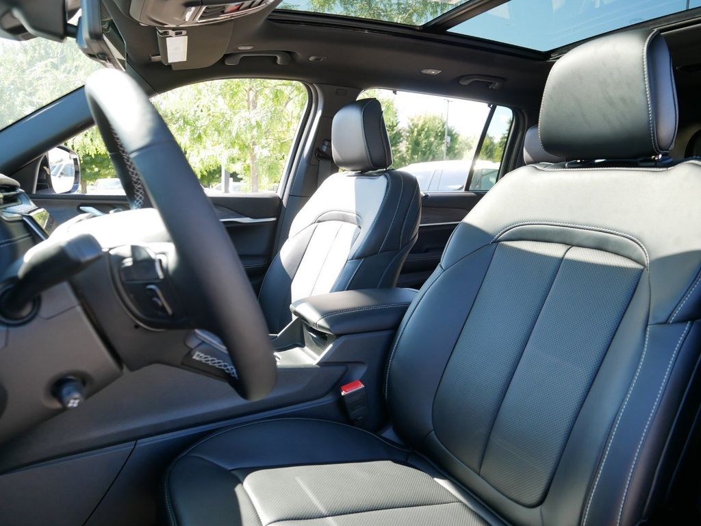 Thumbnail: 2025 Jeep Grand Cherokee L - 36