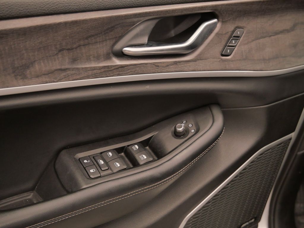 Thumbnail: 2022 Jeep Grand Cherokee L - 19