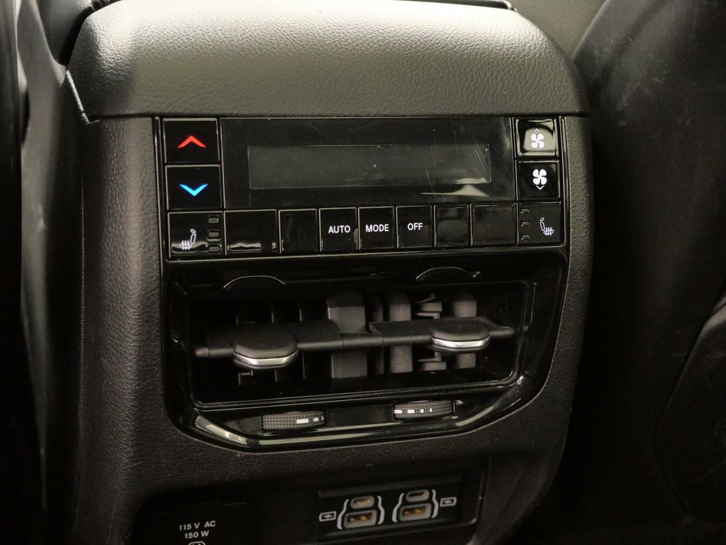 Thumbnail: 2022 Jeep Grand Cherokee L - 17