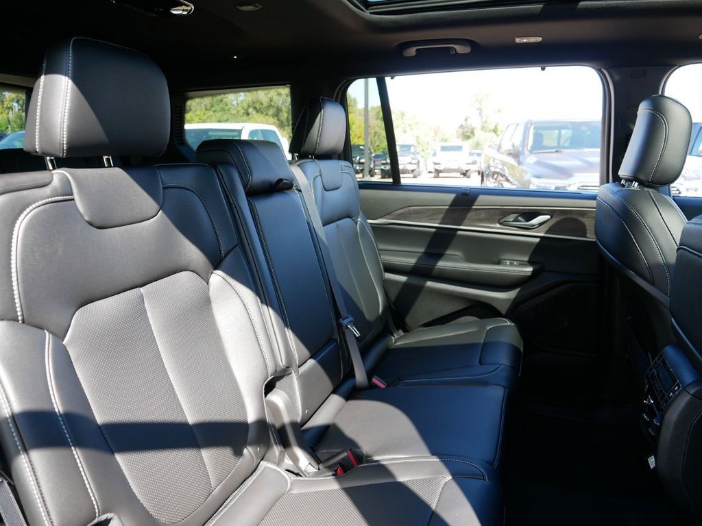 Thumbnail: 2025 Jeep Grand Cherokee L - 29