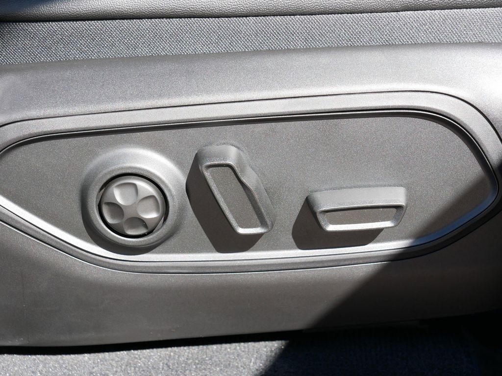 Thumbnail: 2025 Jeep Grand Cherokee L - 28