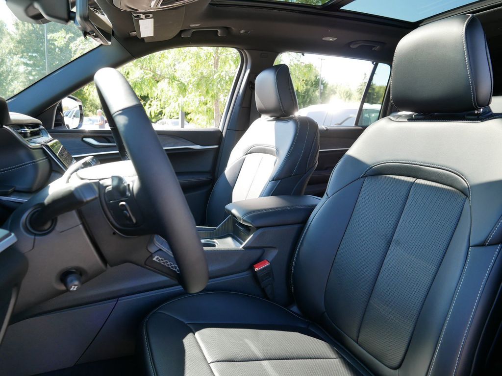 Thumbnail: 2025 Jeep Grand Cherokee L - 36
