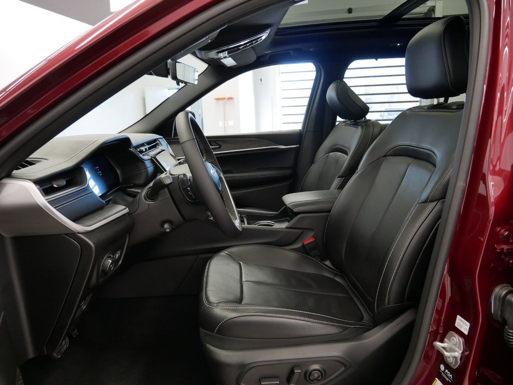 Thumbnail: 2025 Jeep Grand Cherokee L - 10