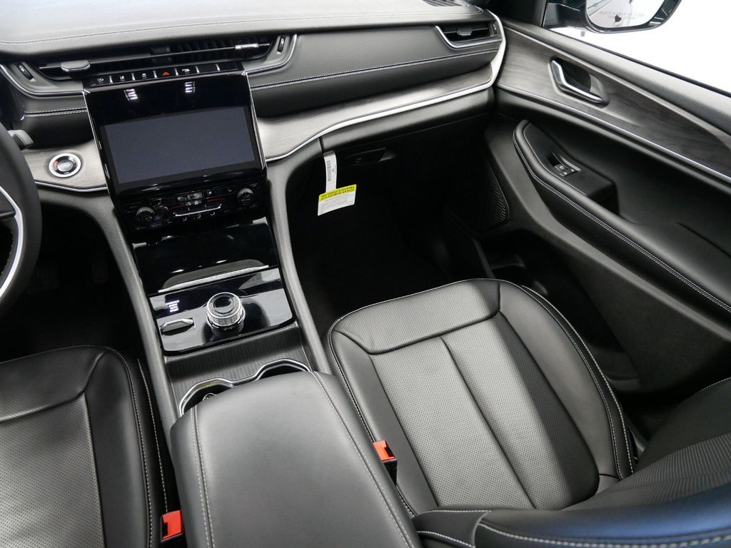 Thumbnail: 2025 Jeep Grand Cherokee L - 32