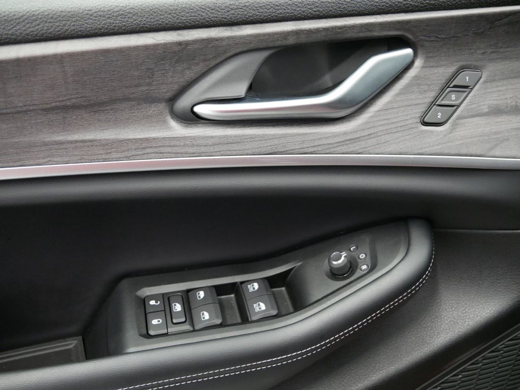 Thumbnail: 2025 Jeep Grand Cherokee L - 38