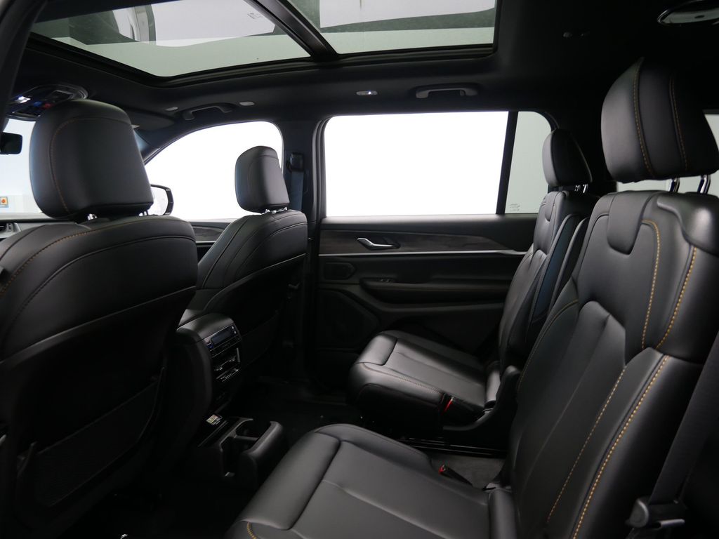 Thumbnail: 2026 Jeep Grand Cherokee L - 10
