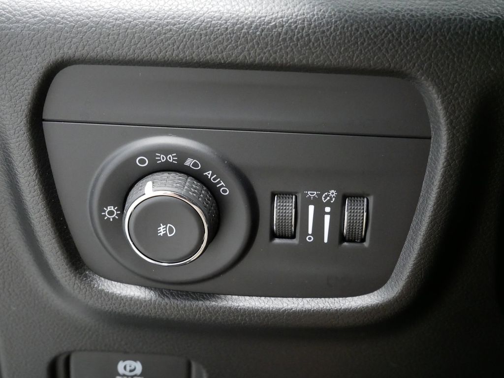 Thumbnail: 2024 Jeep Grand Cherokee L - 31